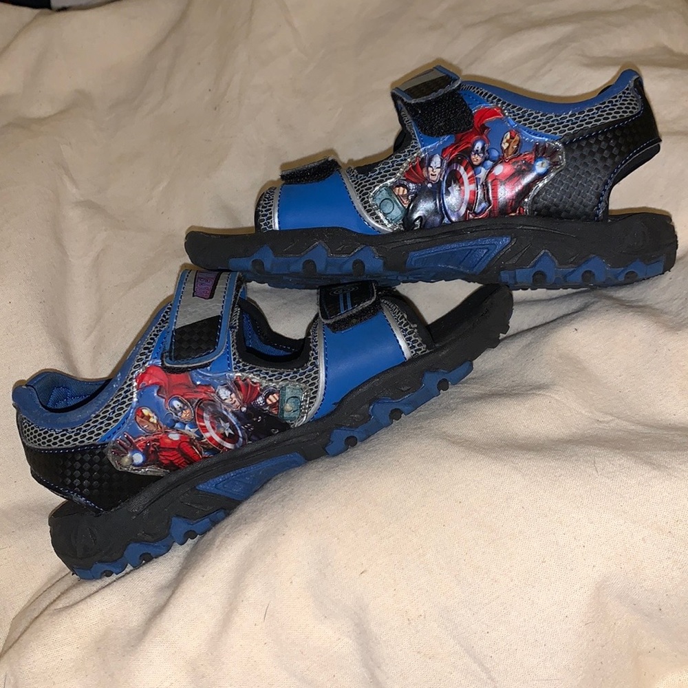 Marvel light up Velcro Avengers sandals sz 12